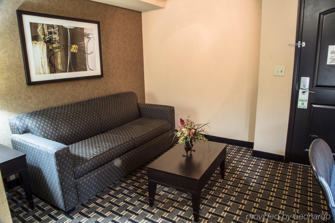 Holiday Inn Arlington Northeast By Ihg Buitenkant foto
