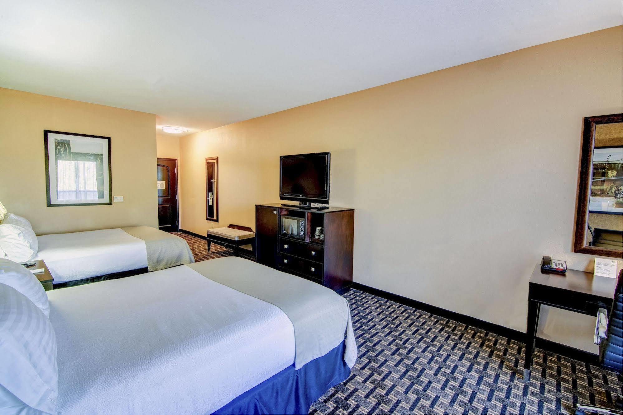 Holiday Inn Arlington Northeast By Ihg Buitenkant foto
